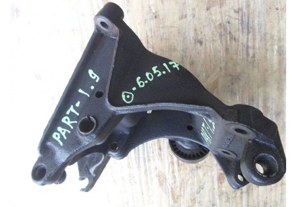 кронштейн генератора Peugeot, Citroen 1.9 d, DW8, 9634962980